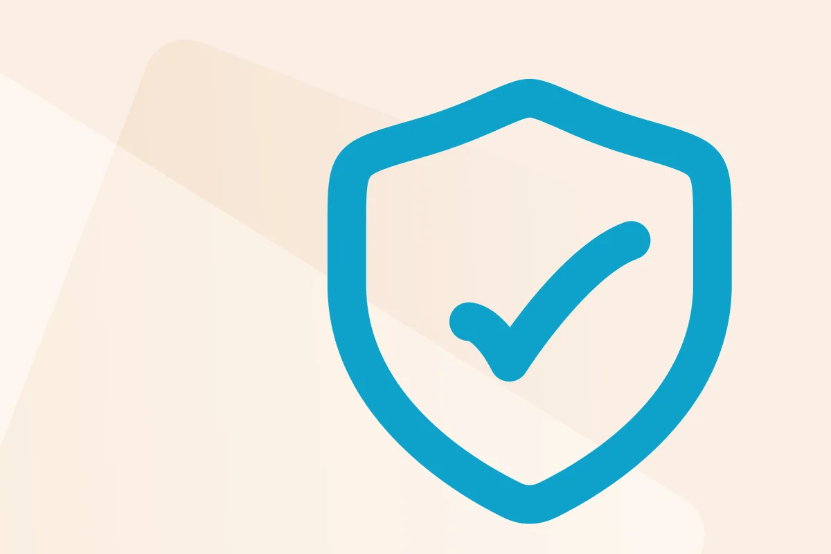 Blaues Symbol eines Schildes mit einem Haken darin, steht für Sicherheit, geprüfte Qualität oder erfolgreiche Verifizierung.