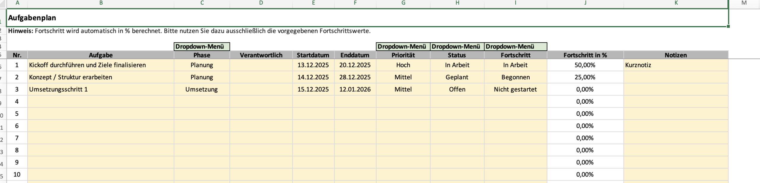 Aufgabenplan Projektmanagement Excel mit Status, Priorität und Fortschritt in Prozent